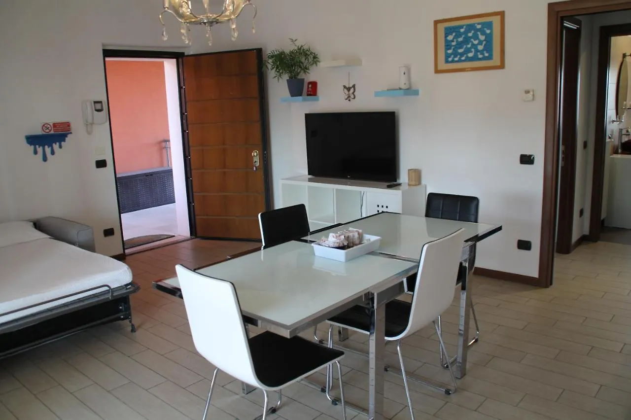 Apartment Casa Vacanze Da Riki Appartamento 2 Peschiera del Garda Italy