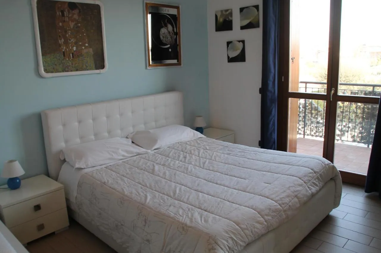 Apartment Casa Vacanze Da Riki Appartamento 2 Peschiera del Garda Italy